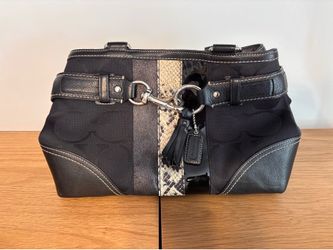 Coach Hampton Signature C Shoulder Bag
