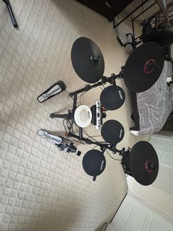 Carlsbro CSD130 compact electronic drum kit features a central Commander 150 sound module.