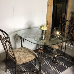 Beautiful Dining Set. Table And 4 Chairs. $300..