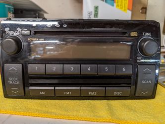 2006 Toyota Camry Head unit w/ CD player - works