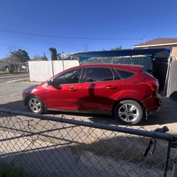 2014 ford focus low miles