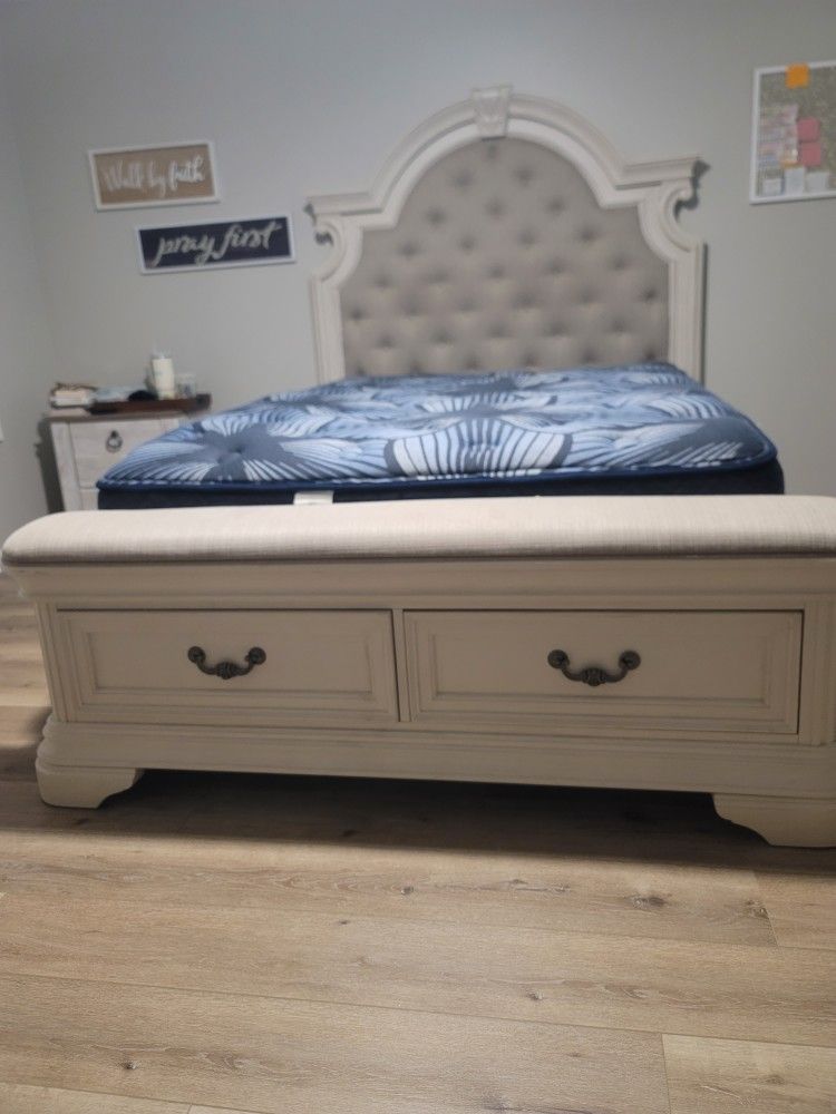 Queen Bedroom Set
