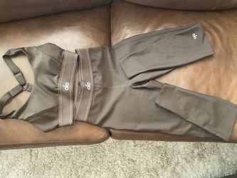 ALO SPORTS BRA WITH LEGGINGS