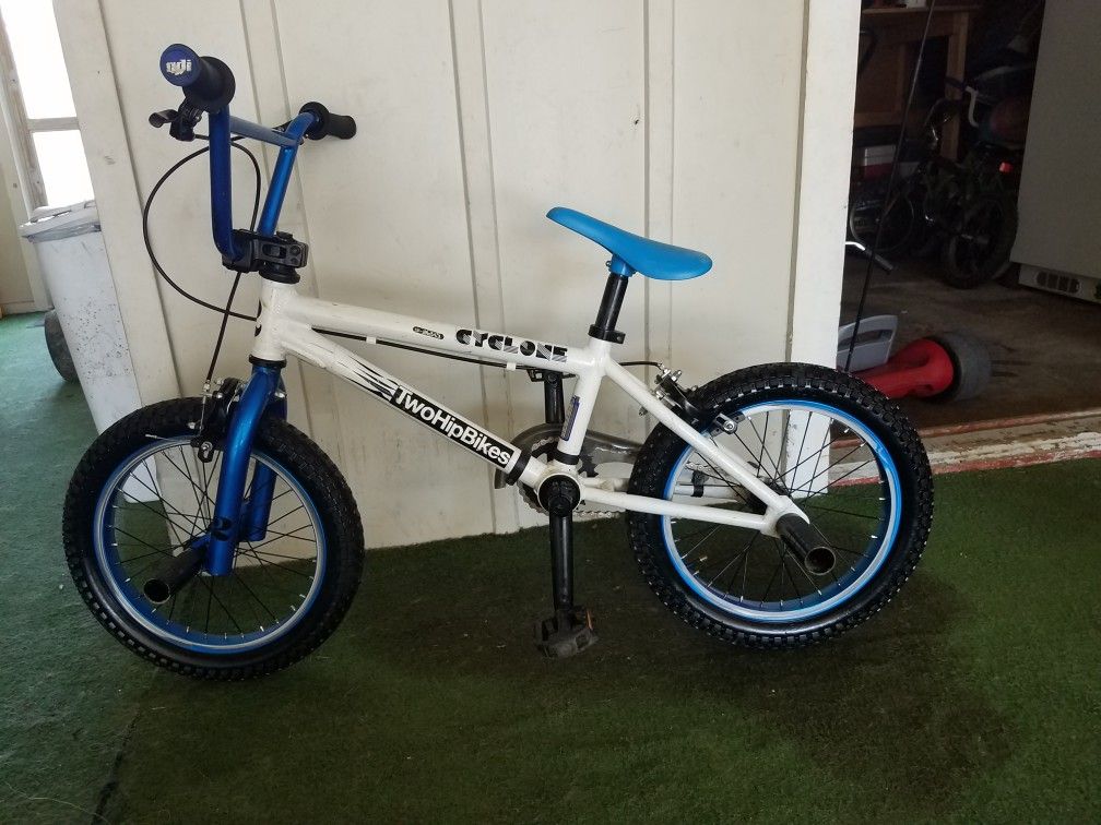 2hip Cyclone bmx bike