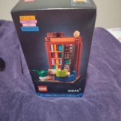 Books Are My Friends Lego Set