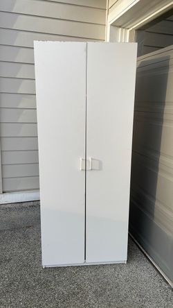 Free Wonderful Storage Unit, Great for yard tools, lots of storage in Port Orchard McCormick Woods