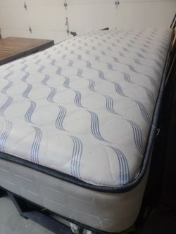 Almost new twin mattress must see