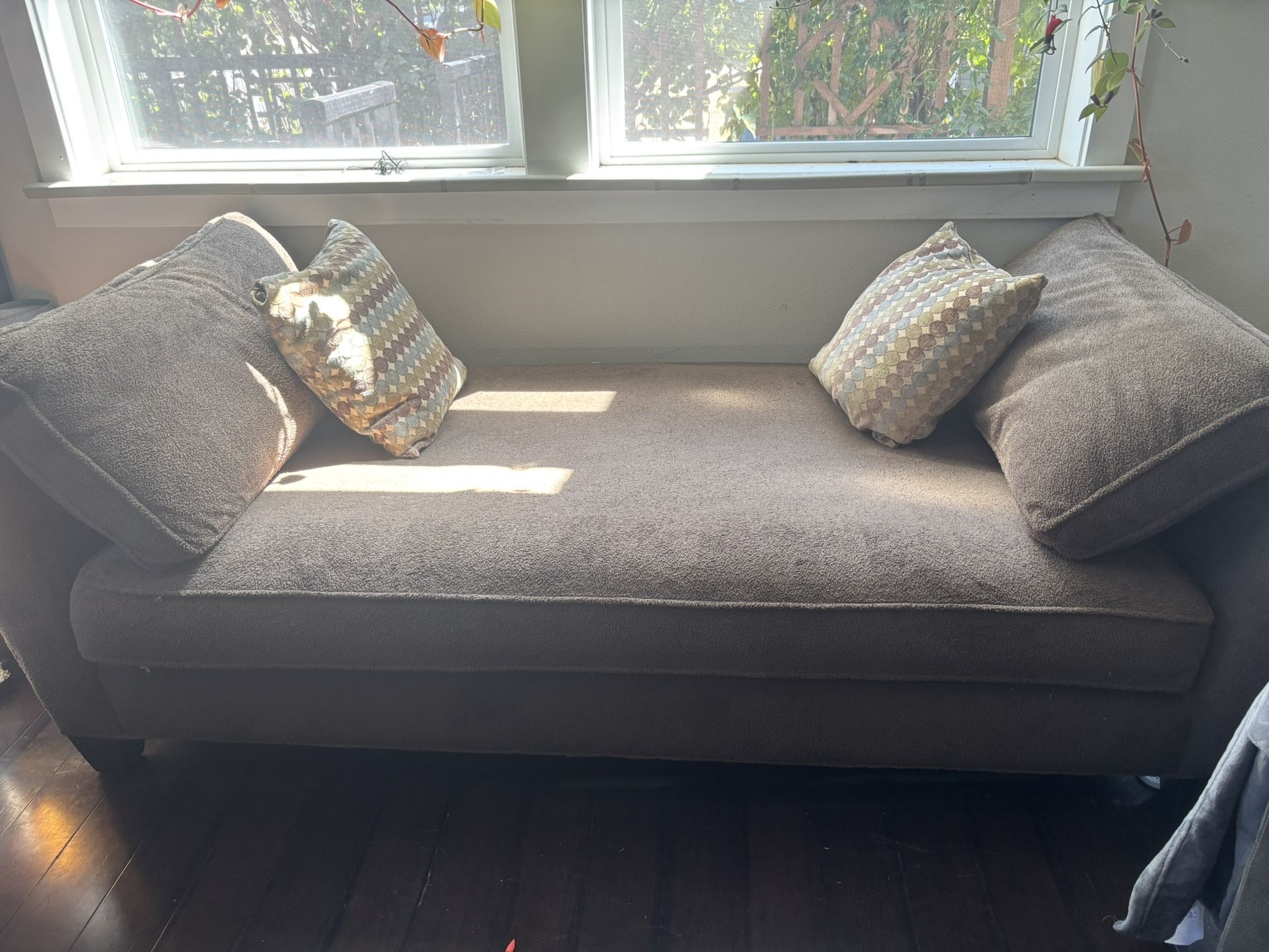 Brown Day Bed With Bedding