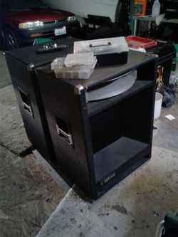 YAMAHA  concert speakers