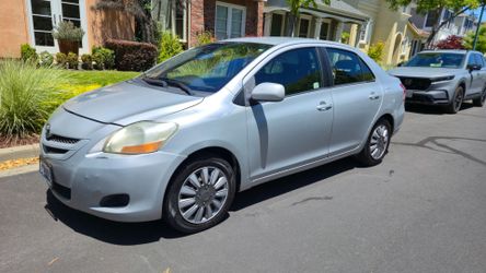 08' Toyota Yaris Gas saver.  Ac. Tags.  Smog. Clean & reliable