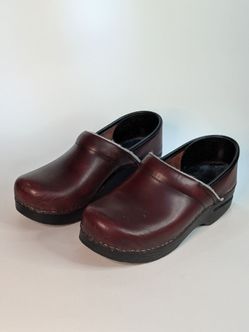The Dansko Burgundy Oxblood Leather Clogs in size 38 (UK 9.5, US 7.5)