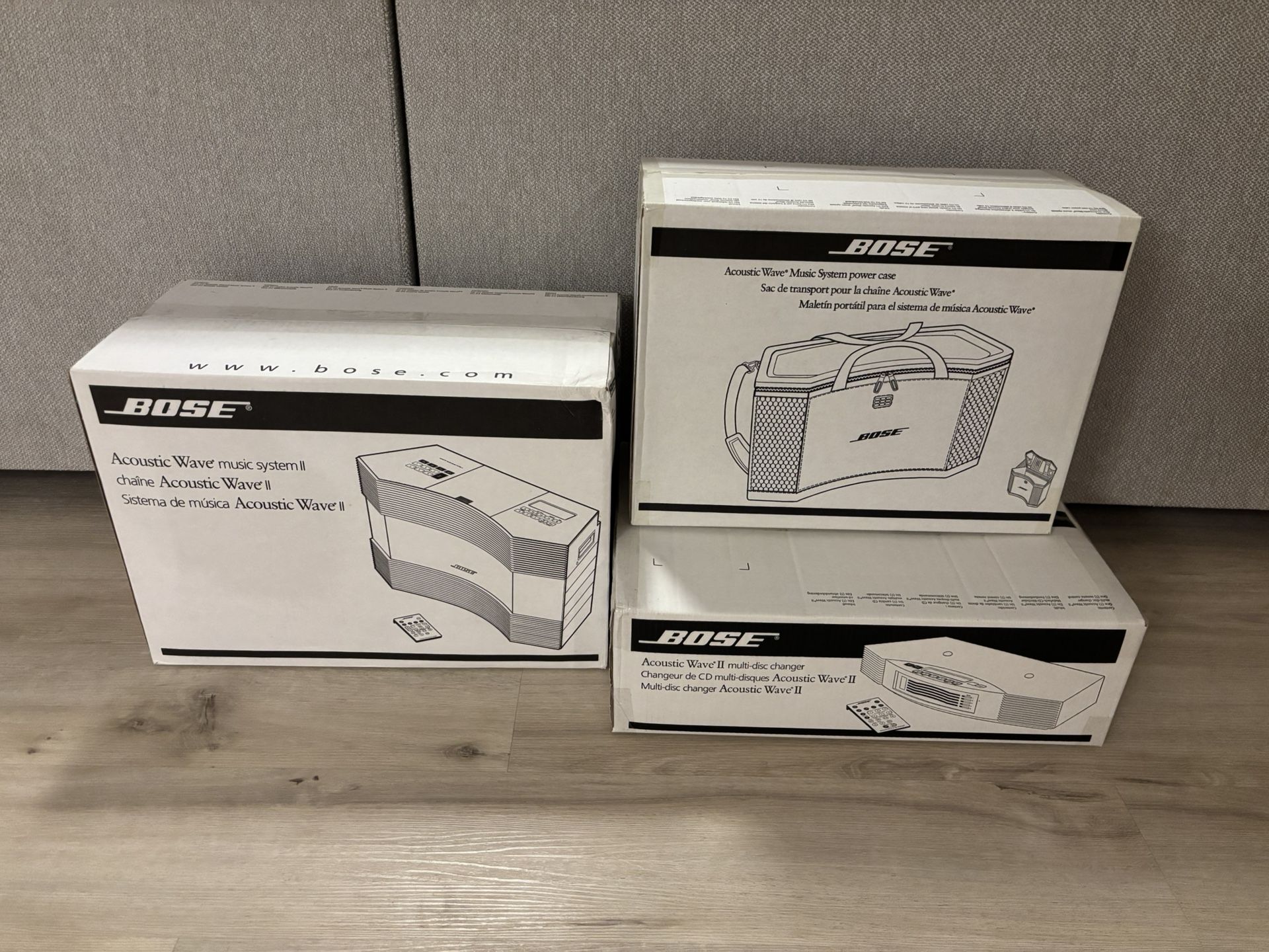 NEW - Bose Acoustic Wave Music System II & Multi Disc CD Changer & Carrying Case