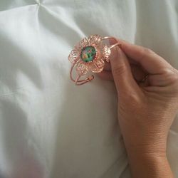 Rose gold colored floral bracelet