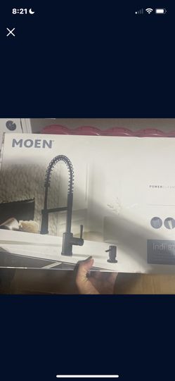 MOEN Farmhouse Kitchen Faucet - Black