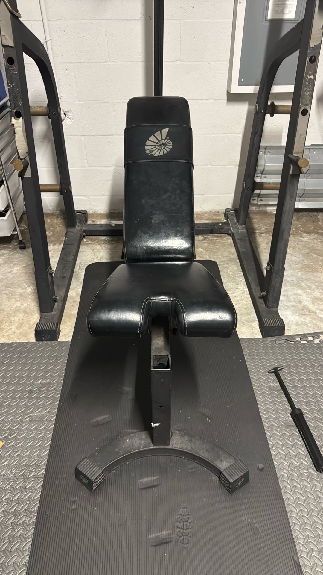 $ 200 Adjustable Bench And Squat Rack With Pulling System