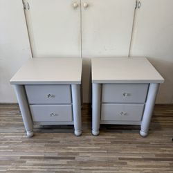 2 SOLID WOOD NIGHTSTANDS OBO