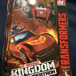 Transformers War for Cybertron Trilogy: Kingdom Deluxe Class Autobot Road Rage