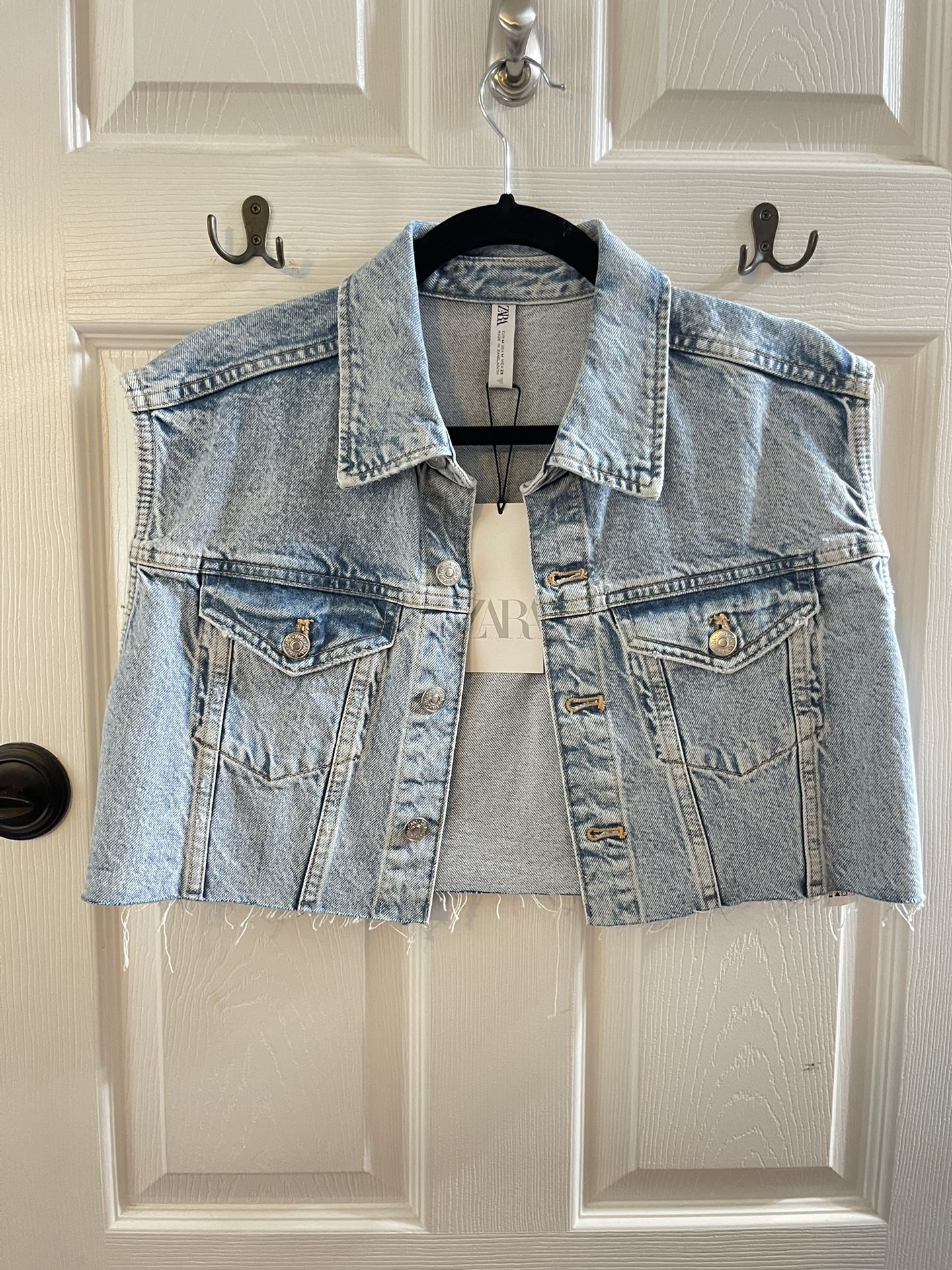 Jean Cropped Sleeveless Jacket