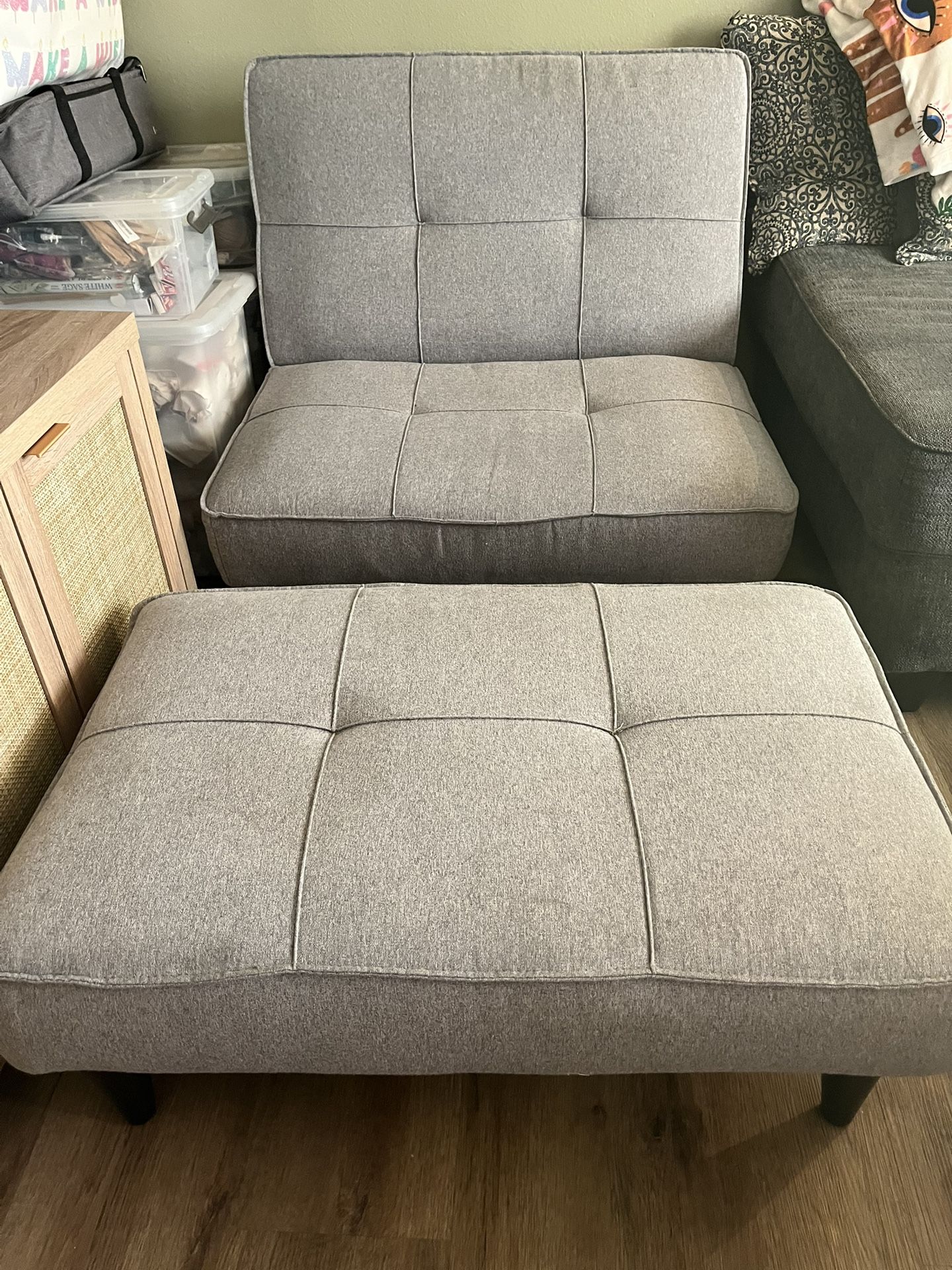 Lounge chair W/ Ottoman 