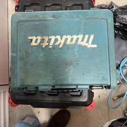 MAKITA IMPACT DRIVER W/ 2 BAT., CHARGER, & CASE 