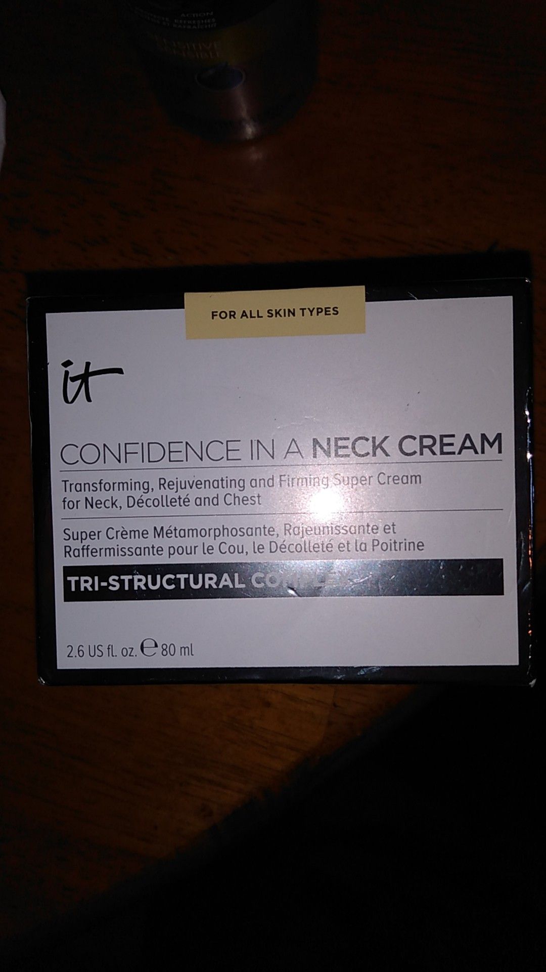 It confidence in a neck cream