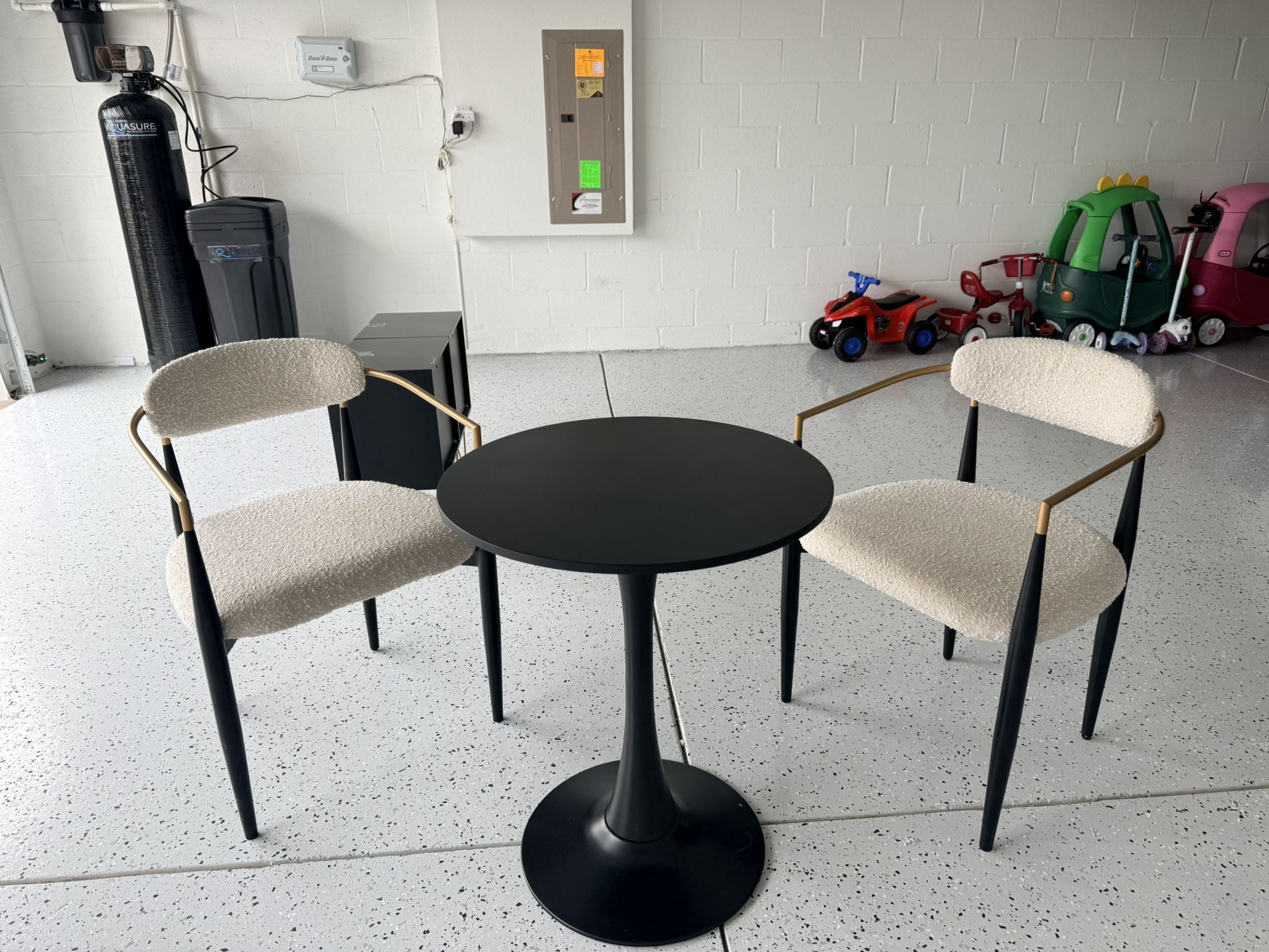 Modern 3-Piece Bistro Set – Table + 2 Chairs (Excellent Condition)