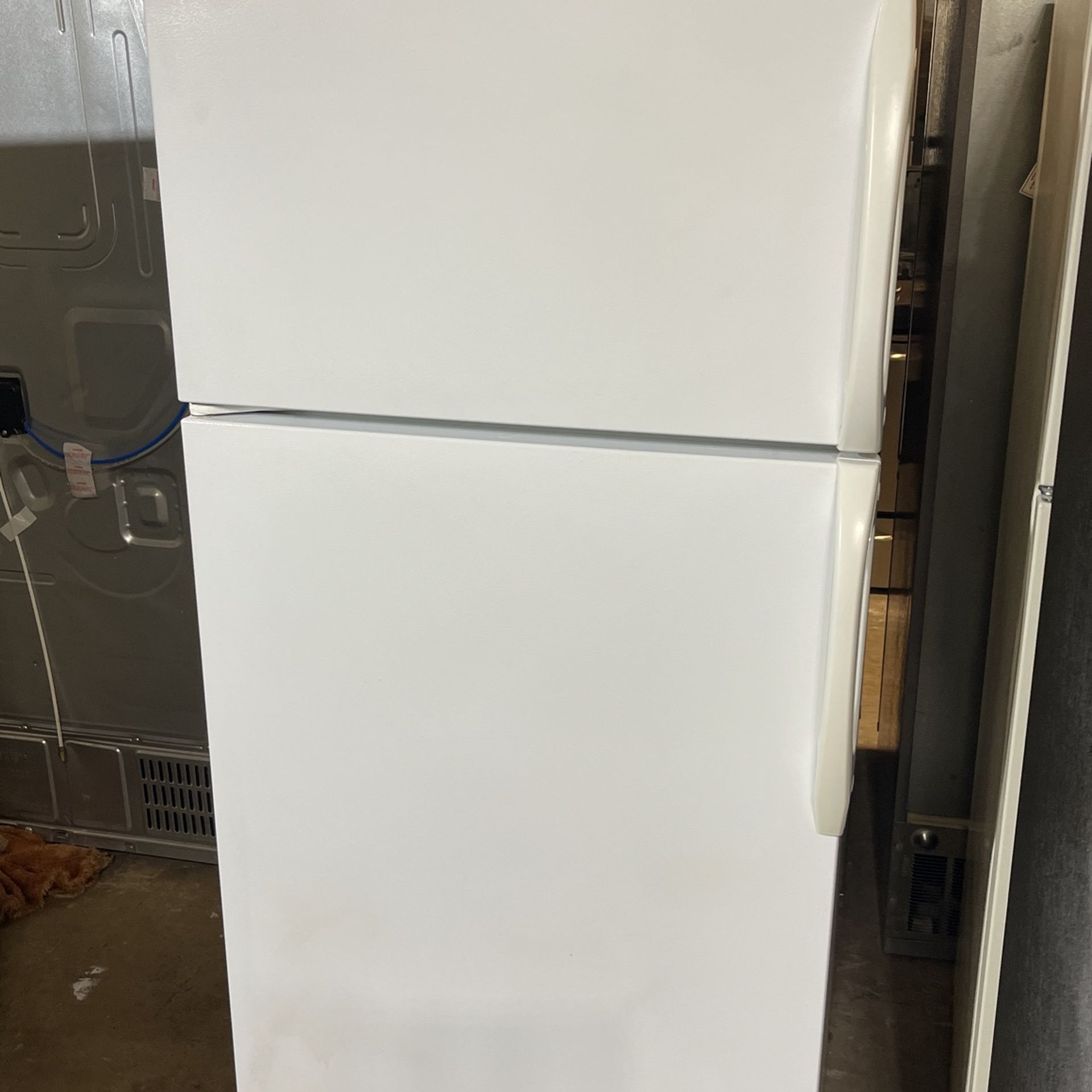 Magic Chef Refrigerator Top Freezer White