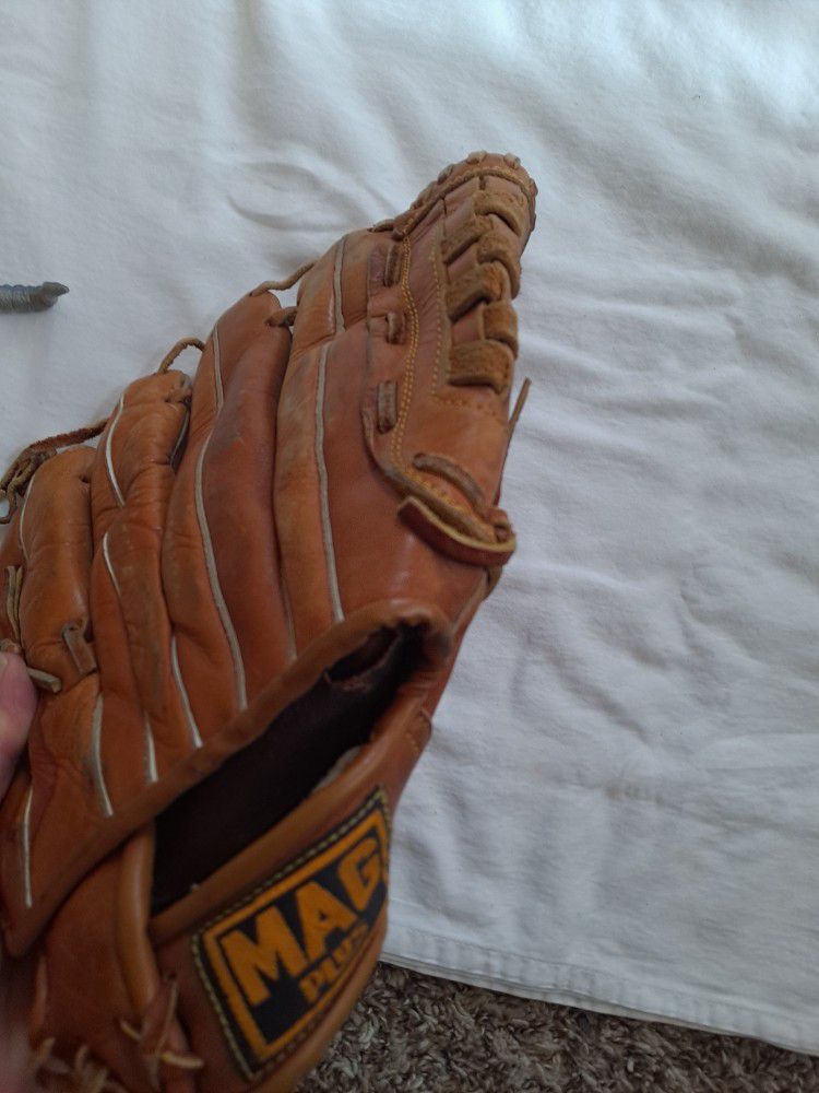 MAG Plus 12 inch RH throw baseball glove MP-2997 #V554