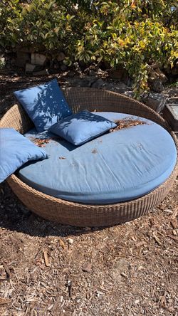 Free Outdoor Daybed