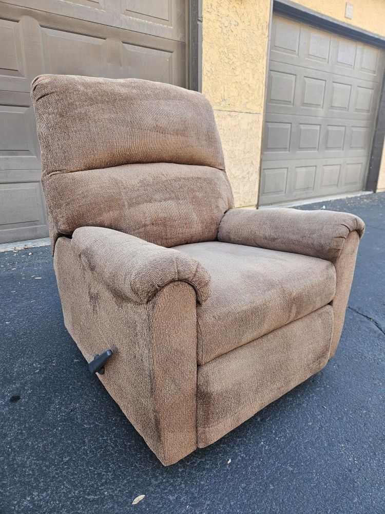 ASHLEY FURNITURE RECLINER CHAIR