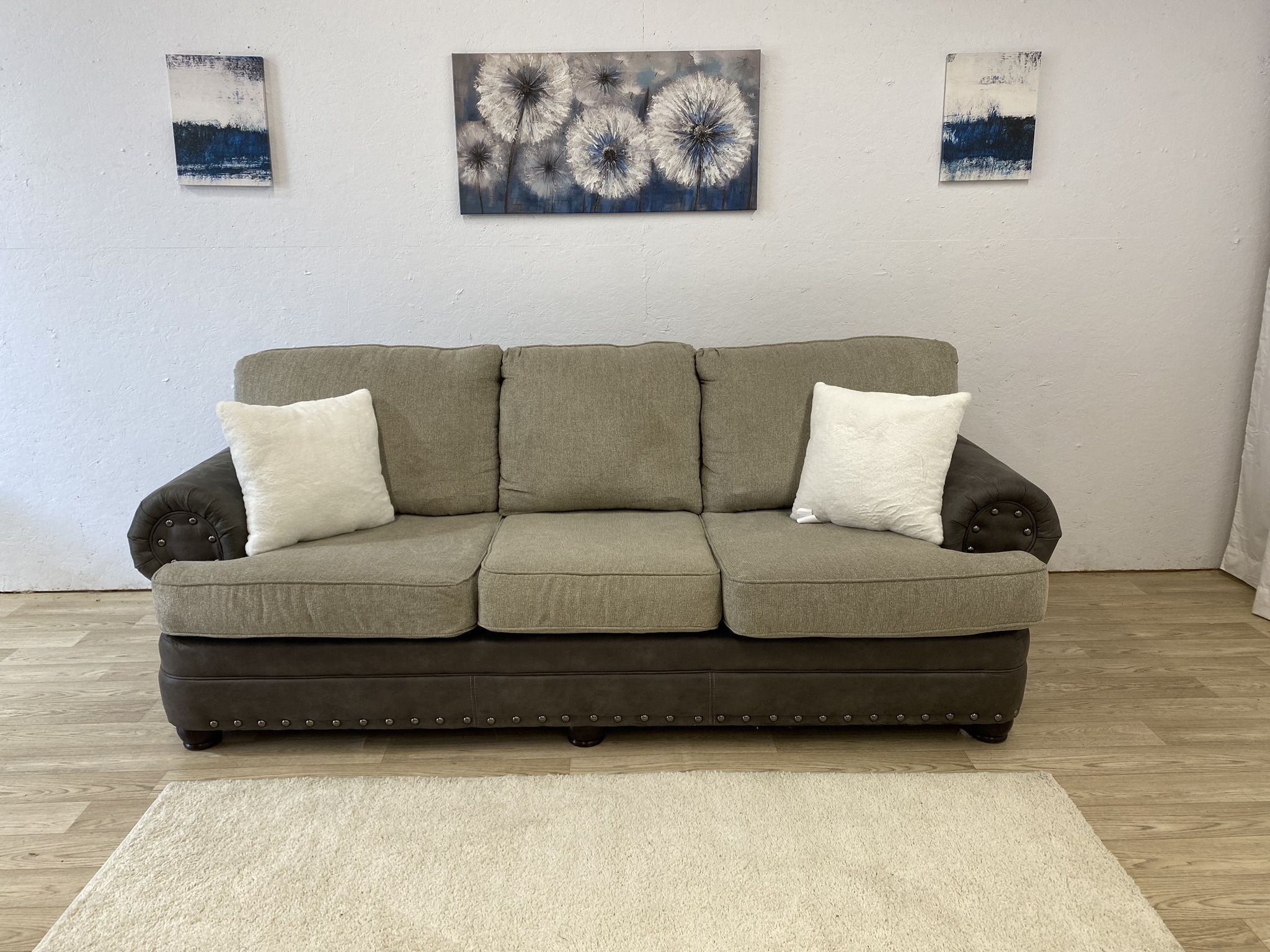 FREE DELIVERY 🚚- Nailhead Trim Sofa Couch