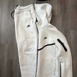 Men’s Nike Tech 