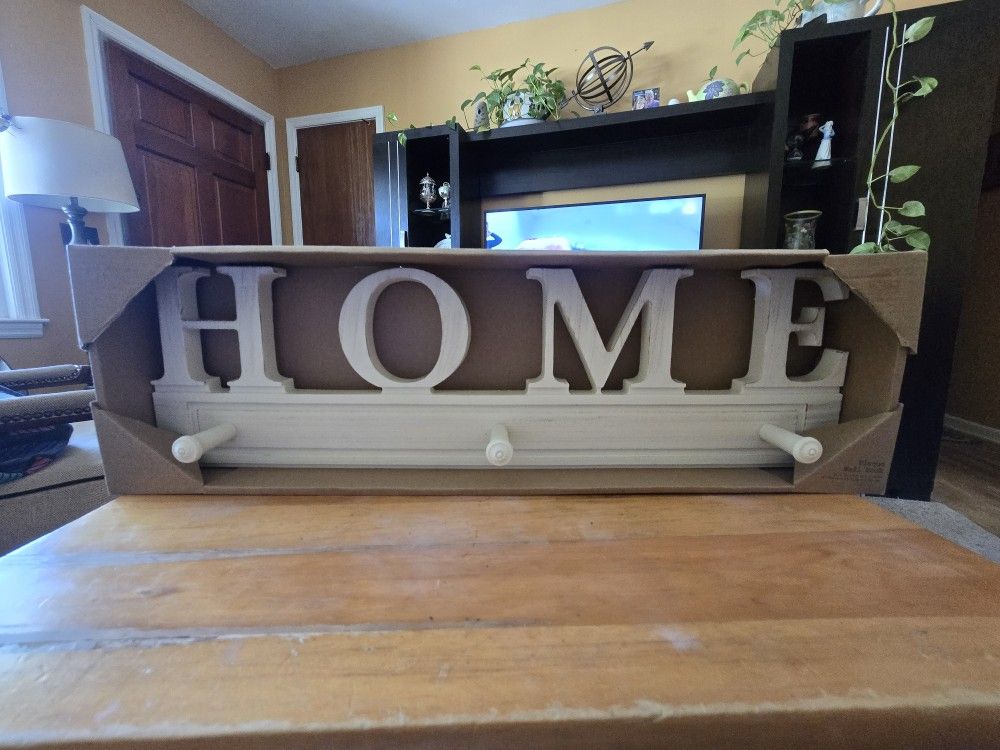 🆕️WOODEN HOME SIGN WITH 3 HOOKS
