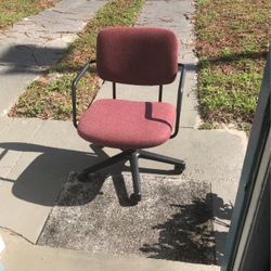 Suyvil Chair