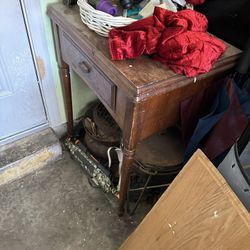 Vintage/antique Sewing Table With Machine 