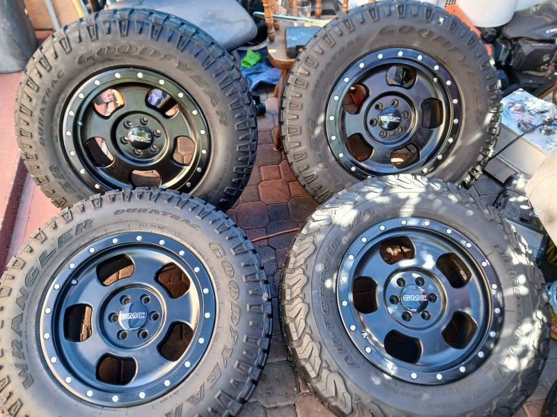 JUEGO DE RRINES PARA TROCAS CHEVROLET TAHOE SUBURVAN GMC YANTAZ SEMINUEVAS MEDIDA 17