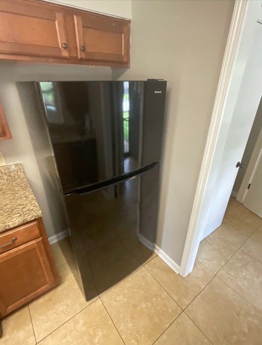 Black Stove and Fridge Set for Sale!