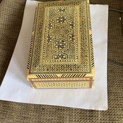 Beautifully Decorated Jewelry Box  With Inlaid Sea Shells 8”x5”x21/4”