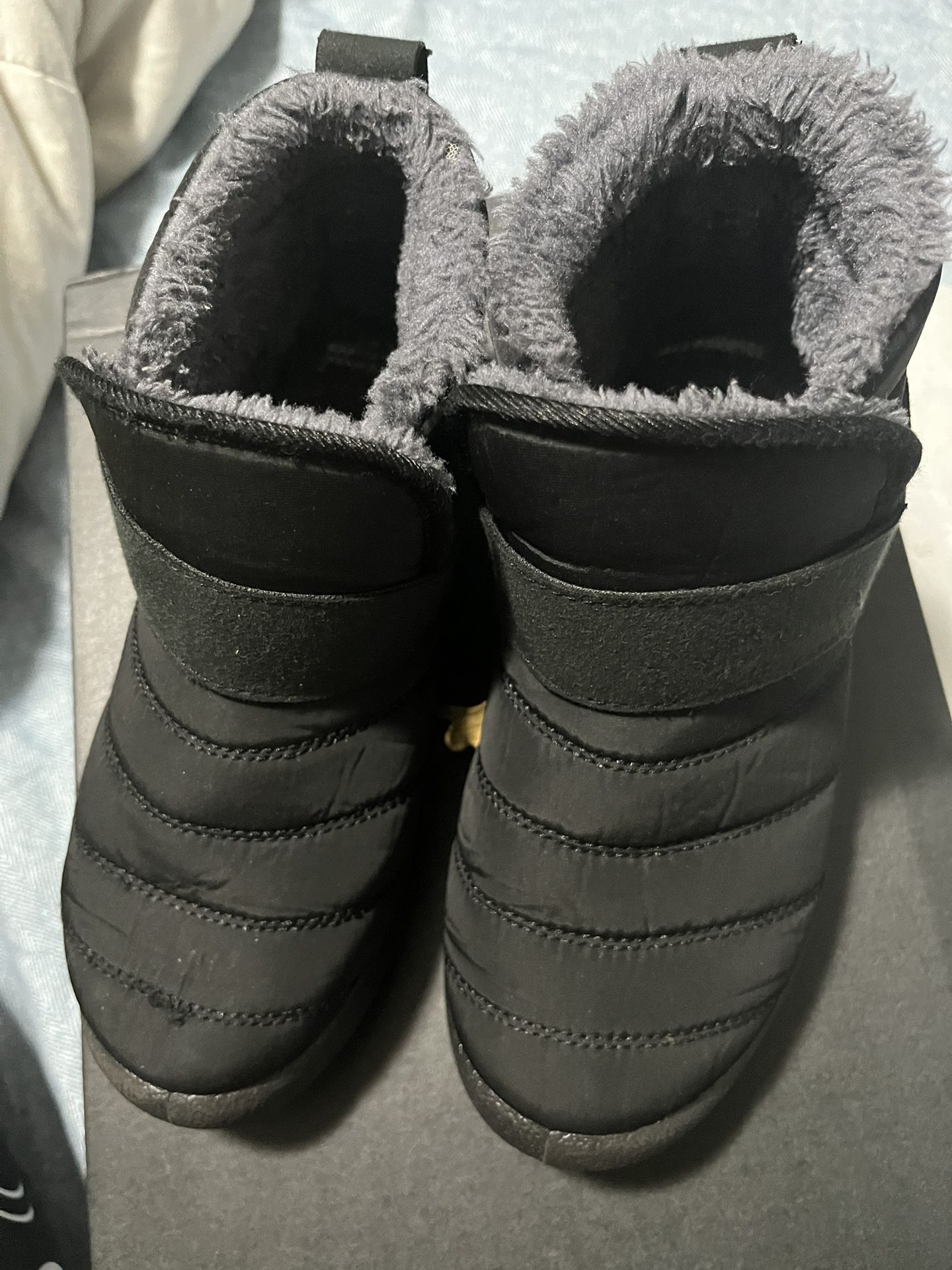 Boys Black With Grey Fur Inside Boots Size 1.5 