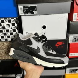Nike Air Max 90 Black Wolf Grey size 9.5 VNDS