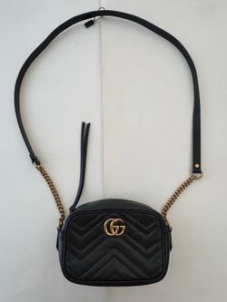 Pre Owned Fair See Photos Replacement Bolt  Hardware Fade  Interior Stains / Marks  Gucci  GG Marmont  Mini Double G  Black Gold