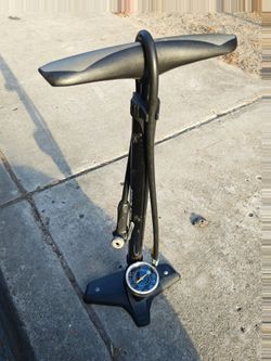 Vibrelli standing bike pump
