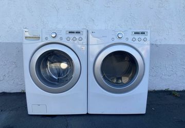 LG Washer And Gas Dryer Laundry Set 