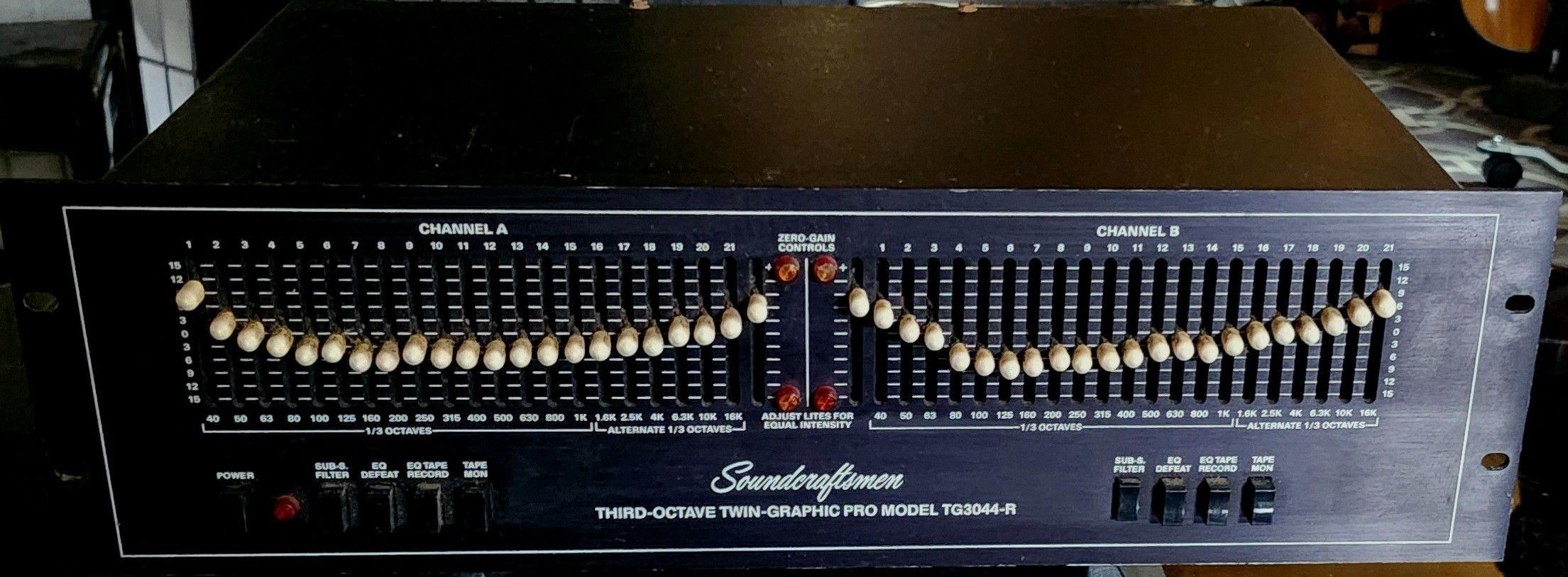 Soundcraftsmen 3rd Octave Twin Graphic EQ
