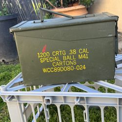 Vintage US Military Surplus Ammunition Can