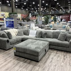 NEW 🎗️ Finance and Delivery 🎗️▪️Lindyn Gray Velvet 5 Piece Sectional And Ottoman 