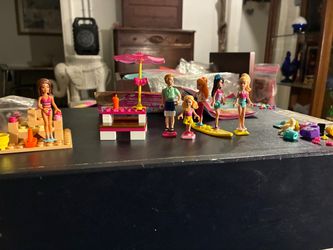 Mega Bloks Barbie Beach Playset with Figures
