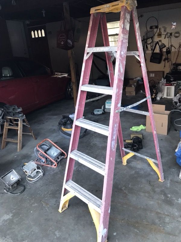 6 ft Fiberglas Werner 300 lbs step ladder