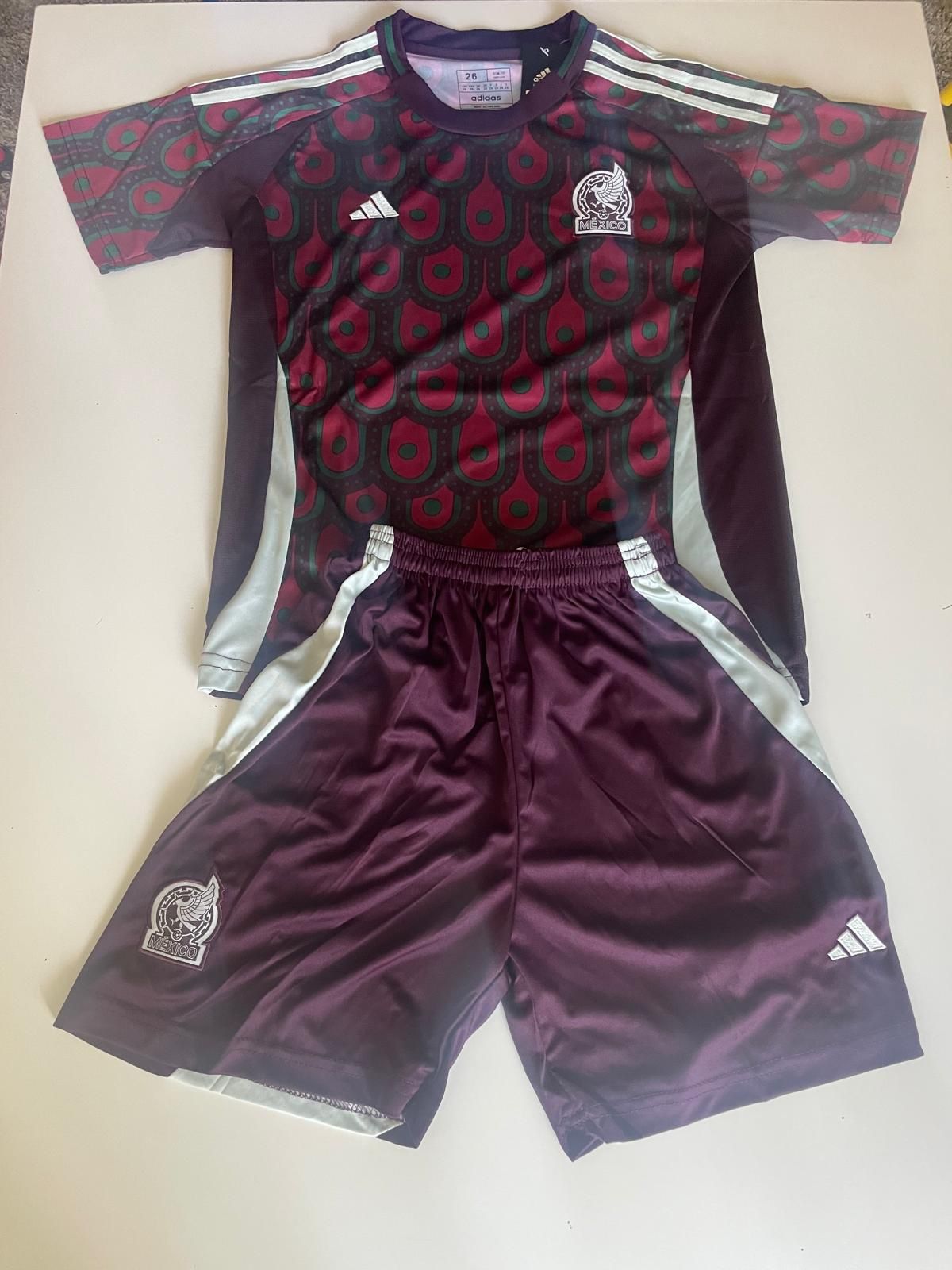 Jersey con short de seleccion Mexicana de local 2024 para niños.