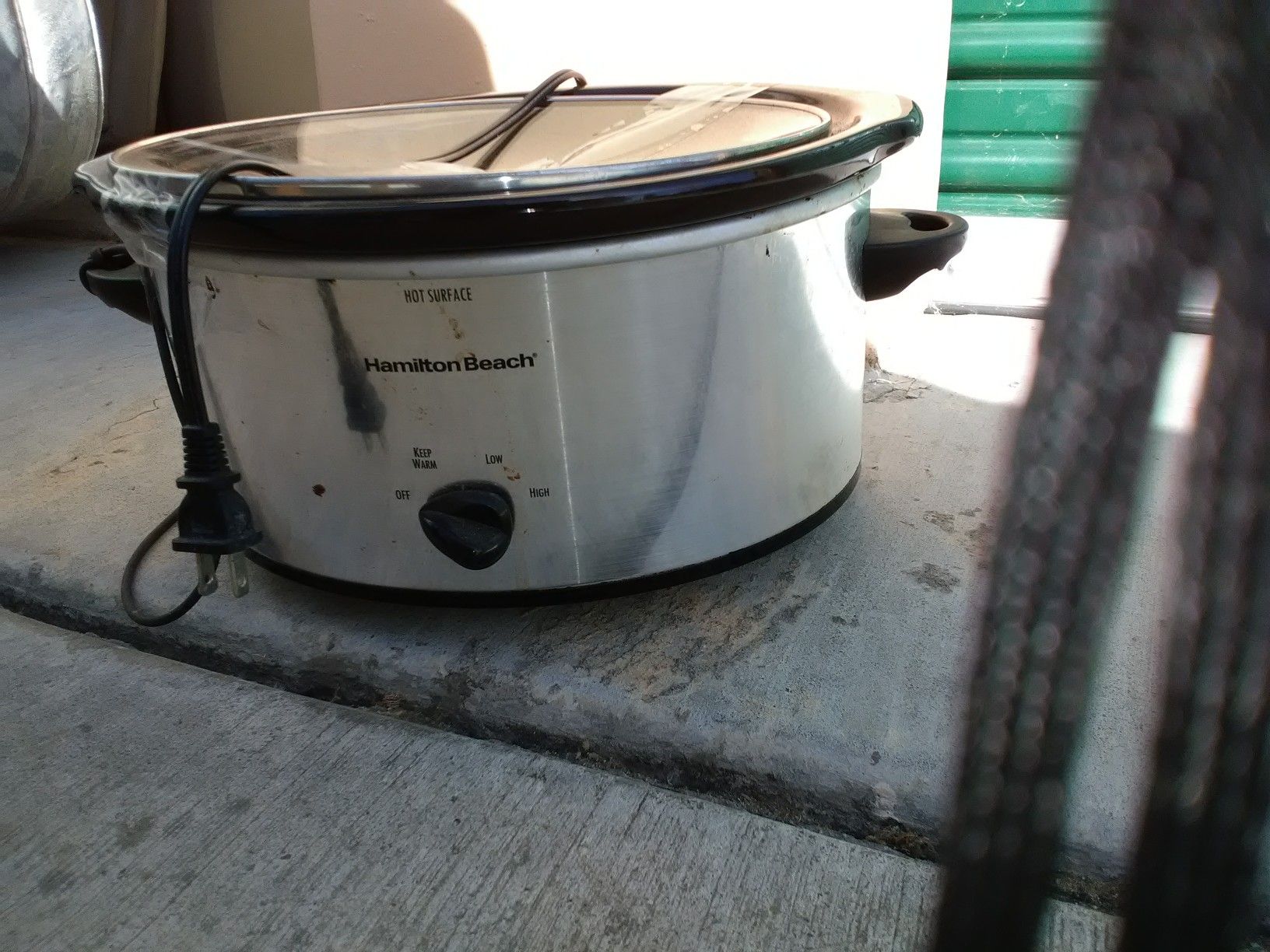 Slow cooker